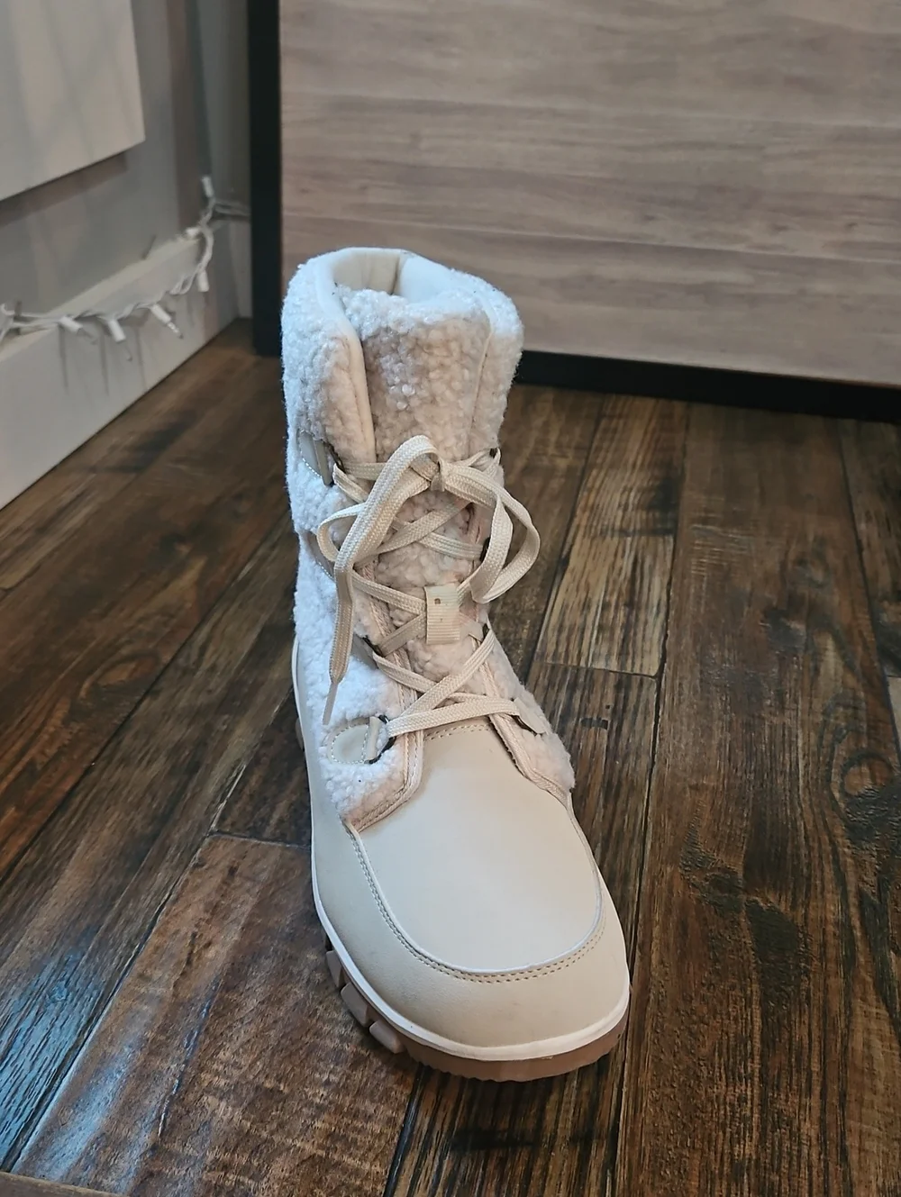 Universal Thread Women's Cream Sherpa Warm Winter  Lace-Up Boots